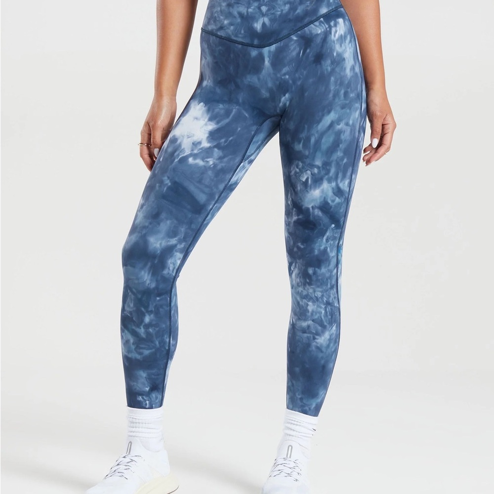 ELEVATE Tie dye gym shark leggingsgs women’s size small no tags and no stains